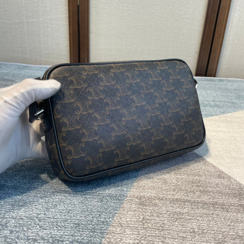 CELINE MEDIUM MESSENGER BAG 23 IN BLACK TRIOMPHE CANVAS