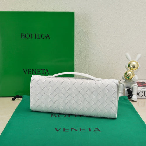 BOTTEGA VENETA Long Clutch Andiamo 31 White Leather Ghw