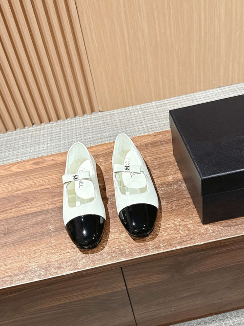 CHANEL 25S BALLET MARY JANES BLACK AND IVORY IN CALFSKIN