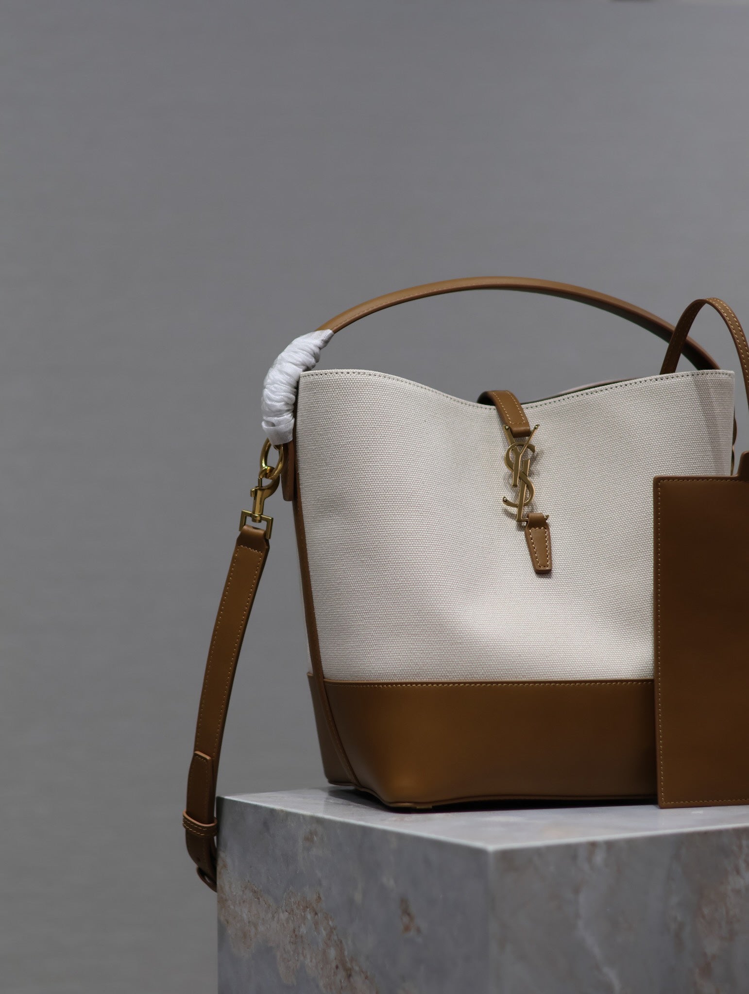 YSL 25S LE 5 À 7 BUCKET 26 IN CREAM BROWN CALFSKIN AND CANVAS GOLD HARDWARE